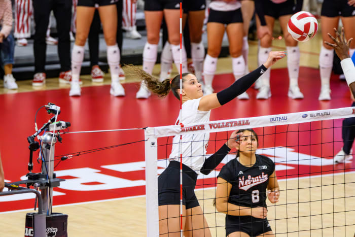 01_Merritt Beason_VB vs Wisconsin 1021